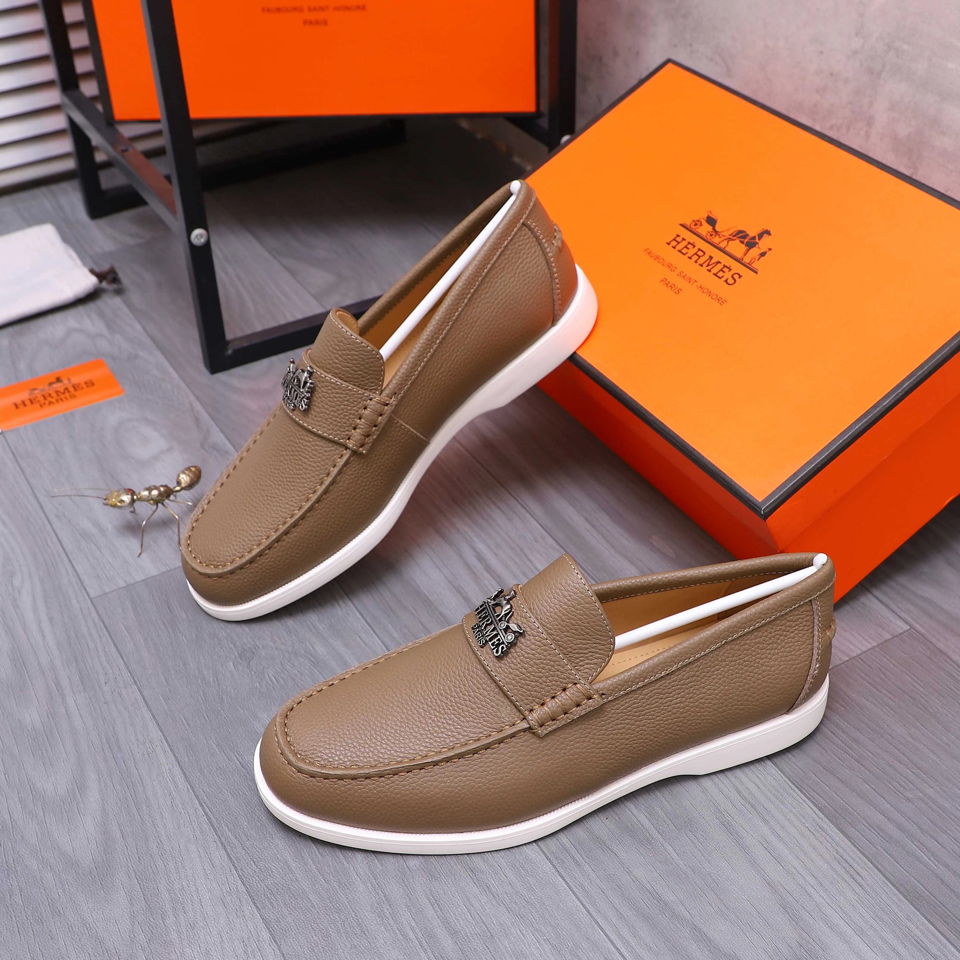 Men's shoes 💰p560 Product trademark: HERMES "Hermes" casual slip-on men's shoes. Regular size: 38-46 (45.46 is custom-made and non-returnable) Product materials: Selected pebbled cowhide upper, cowhide lining, original foam rubber ultra-light sole